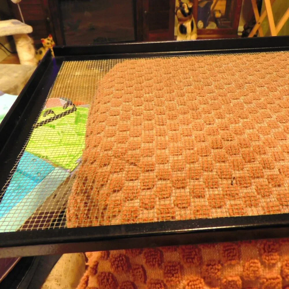 ;LIKE NEW SCREENED LID FOR AQUARIUM FOR SNAKE, LIZARD, ETC.